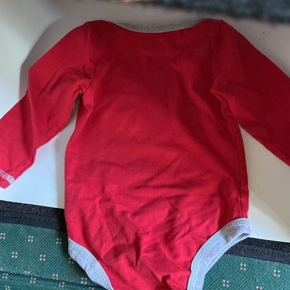 Disney 6-9 mths NWOT long sleeve onesie red with Mickey on front - Picture 2 of 6